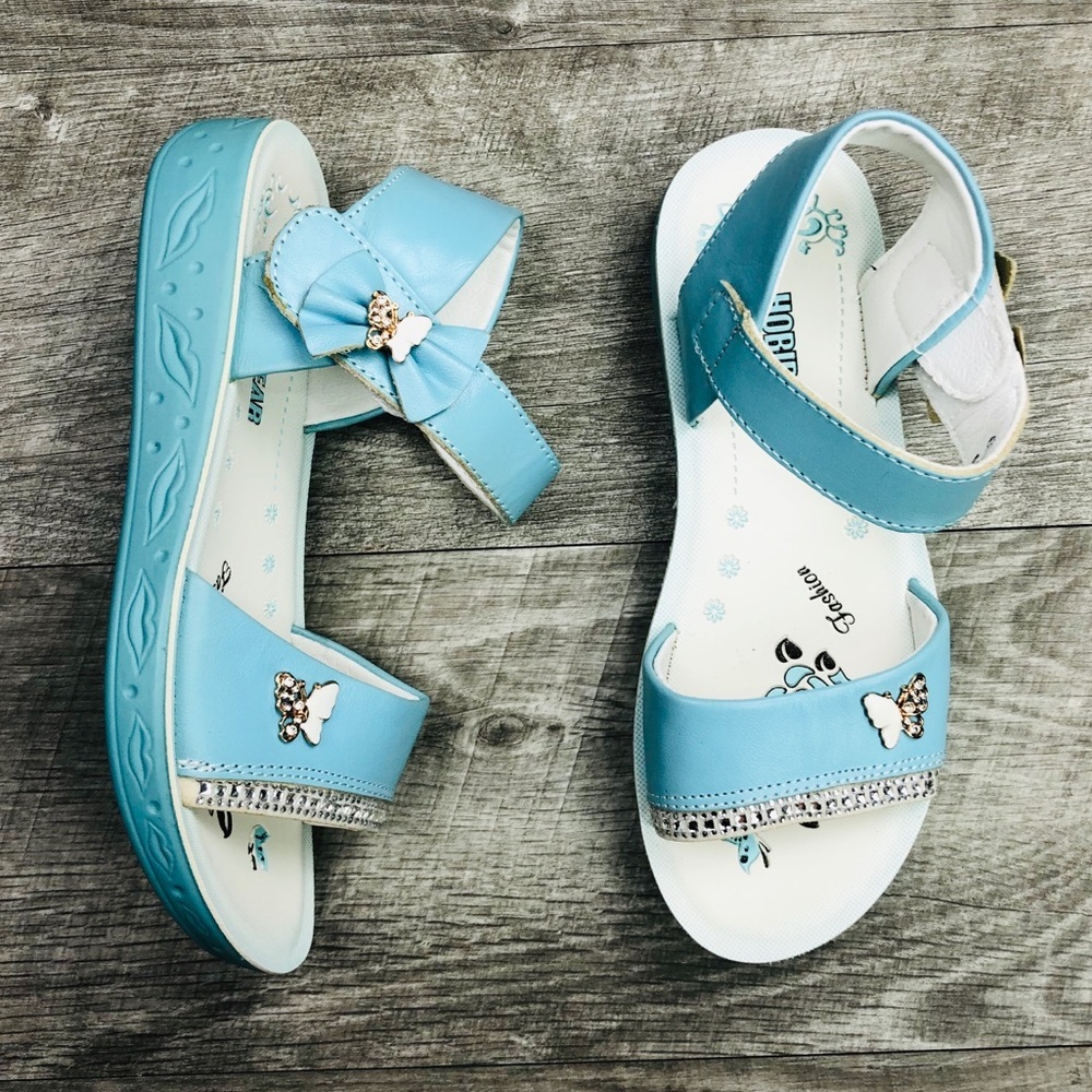 NWOT GIRLS  BLUE GLITTER STRAP BUTTERFLY SANDALS